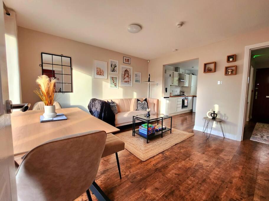 Modern 5 Bedroom Townhouse With Free Parking Glasgow Exteriér fotografie