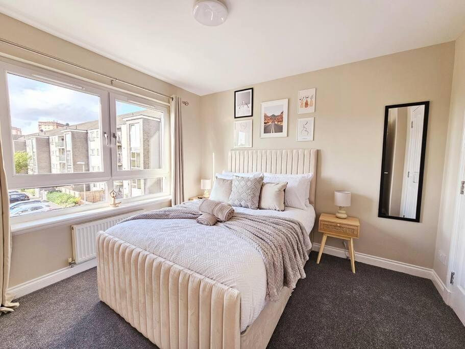 Modern 5 Bedroom Townhouse With Free Parking Glasgow Exteriér fotografie